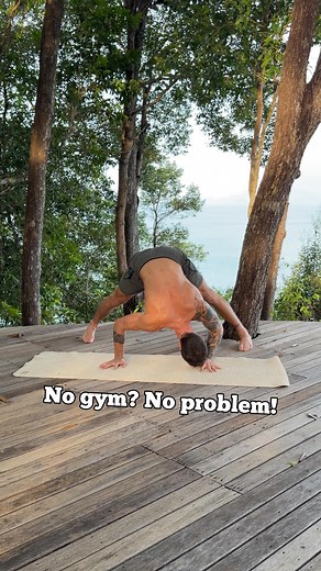 Comment „work“ for a free 40min bodyweight workout🔥 I love building sequences that mix body awareness, mobility, and strength. It’s all about moving with intention while getting stronger. Inside my training app, I break down my full training philosophy with programs for every level — from complete beginner to advanced 👍🏼 Click the link in my bio and start your free trial today ✅ | LeoMoves