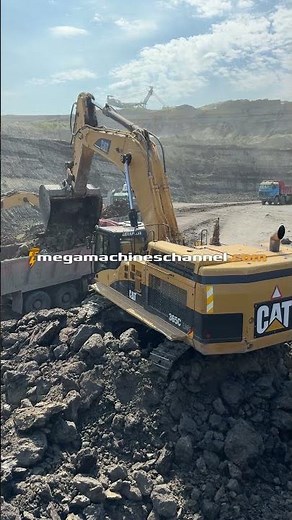 Caterpillar 365C Excavator Digging and Loading