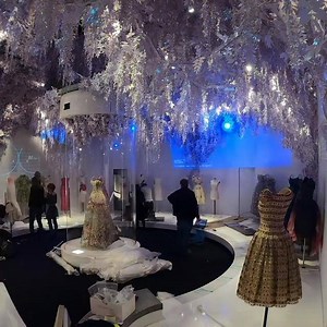 19K views · 379 reactions | Diormania: Take a peek inside the construction of the Garden room by @WandaBarcelona, part of the "Christian Dior: Designer of Dreams" exhibition at the V&A-Museum in London. --> https://bit.ly/2WMcnlI © Instagram @Dior | Vogue France | Facebook