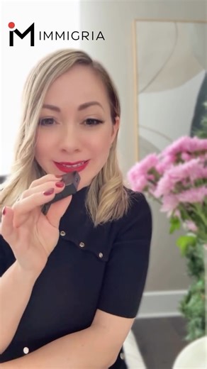 Immigria - Consulting Firm on Instagram: "📌 Aprender un idioma para inmigrar a Canadá no es fácil. Yo lo viví en carne propia. Soy mexicana 🇲🇽, hoy soy ciudadana canadiense 🇨🇦 y tuve que presentar el examen de francés varias veces para alcanzar el nivel que me pedían en Quebec para mi certificación como Consultora en Inmigración. 🔸 La frustración es real. 🔹 El cansancio también. Pero quiero que sepas algo: no estás solo/a. Si yo pude, tú también puedes 💪 La clave para mí fue contar con e