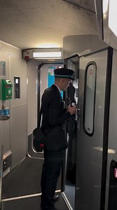 Quand Nicolas Metz, chef de bord français, transmet toute l'immense bonne humeur qu'il a en lui. Bien joué chef ! ❤️ sncb #nmbs #infrabel #ferroviaire #railway #belgium #trainstation #trainmanager #traindriver #travelbytrain #livemyjob #chemindefer #cheminots #railway #architecture #voyagerentrain #mobility #sncf #goodvibes #bonnehumeur #controleur | Ilyass Alba