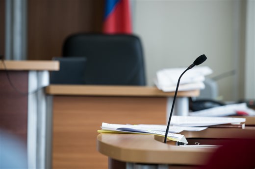 “J’avais 8 ans et personne ne m’a protégée” : une victime de l’abbé Pierre brise enfin le silence