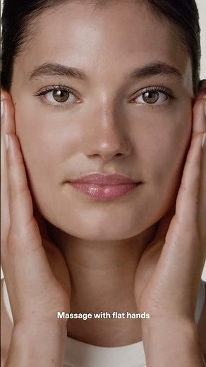 How to: The Hydrating Infused Emulsion | La Mer