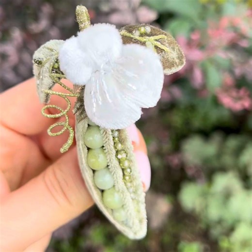 Beaded Pea Flower Brooch, Handmade Floral Brooch, Botanical Flower Pin, Beaded Jewelry, Gift for Grandma - Etsy