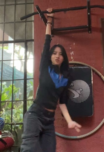 my arms hurt now #fypp#nightwing#nightwingcostume#nightwingdc#outfit