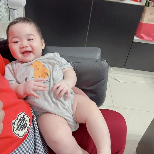 愛玩愛笑又愛哭🤭 #妍菲寶貝 #寶寶日常 #小屁股 #小可愛 #愛玩愛笑又愛哭