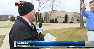 A reporter in Minnesota spotted a suspected bank robber while on live TV