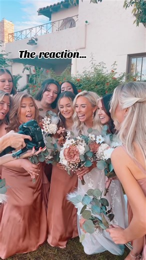 I am constantly telling my clients “just trust me” 🤣 • Being a great photographer isn’t just knowing how to work your camera. It’s about seeing, and being creative. Believe it or not, we ARE artists! We see things differently! We can create something out of nothing! • Now I don’t take creative genius on this particular set up as it’s been all over social media and Pinterest lol. BUT, I have created hundreds of my own Pinterest worthy images with my clients because the trusted me! • Trust your p