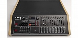 プリンスやYMOの楽曲でも使われた伝説のリズムマシンがアップデートされて復刻