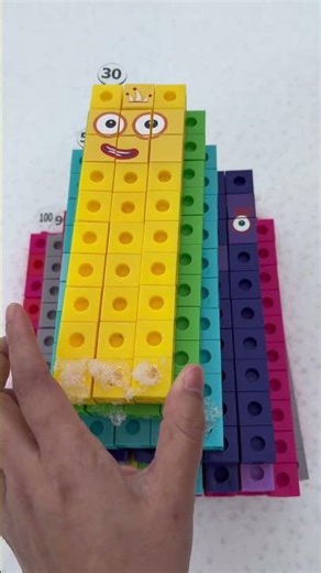 Numberblocks 100-30 Create a triangle shape on the snow