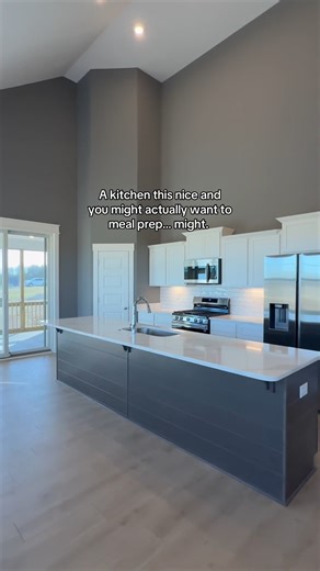When you've got a kitchen like this with endless counter space, gorgeous granite countertops, a massive island for chopping everything at once, and a pantry that can actually hold your bulk Costco runs, suddenly those healthy eating goals feel a lot more achievable! Ready to find out if a beautiful kitchen turns you into a meal prepper in 2026? Call us today! ☎️ : (615) 219-5644 | Ole South - Tennessee's Favorite Homebuilder