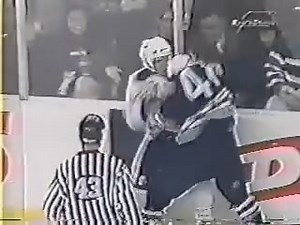 Apr 04, 1995 • #HFonthisday Whalers (Pronger) 🆚 Sabres (Barnaby) hockeyfights.com/fights/14957 3rd Period • #NHL Regular Season • #Whalers #LetsGoBuffalo 📍Buffalo Memorial Auditorium • Buffalo, NY | hockeyfights.com
