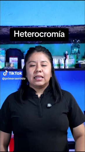 👀🎨 ¿Sabías que no todos los ojos son del mismo color? Eso se llama heterocromía y pasa cuando cada ojo tiene un color diferente o una parte cambia de tono ✨ La mayoría de las veces es algo natural y no causa problemas 😉 Aun así, si notas cambios recientes en el color de tus ojos, es importante revisarlos 👓🩺 📍 Calle Porfirio Díaz #203, Col. Centro Plaza La Quinta, Valle de Bravo 📲 WhatsApp 726 116 1155 Cada mirada es única 👁️💙 | Lo Mas Popular de Valle de Bravo