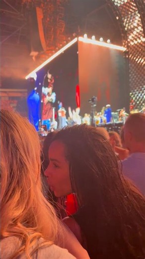 Zoë Kravitz WATCHING Harry Styles at N12