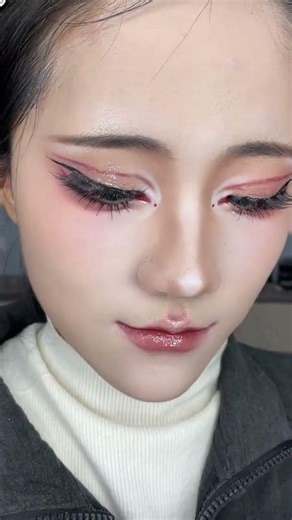 Master the Fox Eyes Makeup Technique with Shuiyingying