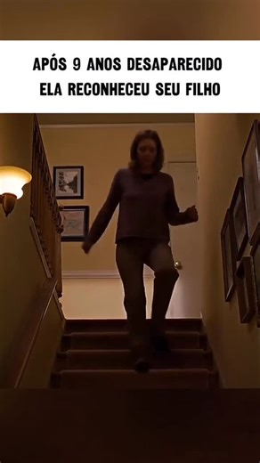 @c1ne_filmes on Instagram: "Onde assistir 🍿👇 ‧ Nome: Nas Profundezas do Mar sem Fim ‧ Gênero: 1999 ‧ Infantil/Thriller ‧ 1h 45m ‧ Onde assistir: nos destaques 🎥: Depois que o filho mais novo de Beth Cappadora, Ben, desaparece em Chicago, ela lentamente mergulha numa depressão que afeta o marido, Pat, e seus outros filhos. Voltando a morar em Chicago anos depois, ficam chocados ao descobrir um garoto chamado Sam que se parece demais com Ben. Com a ajuda da detetive Candy Bliss, a família preci