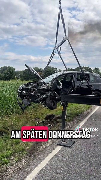 Auto kommt in Gegenverkehr - Schwerer Unfall mit mehreren Fahrzeugen #unfall #crash #feuerwehr #polizei #volkswagen #seat