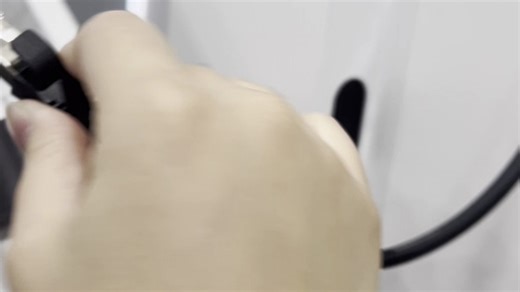 屏幕如何安装在主机上