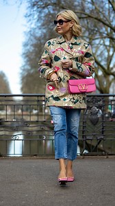 Spring… A hint of Gold & pink! . Ad #springfashion #springcoat #styleinspiration #instaspring Coat @semperlei Denim @dsquared2 Shoes @gucci Bag @maisonvalentino | Lieblingsstil