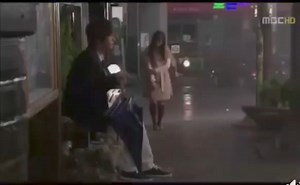 Con esta escena todas gritamos 😍😍💚☔️ #KimHyunJoong #PlayfulKiss #aliencita | Double S Green Soldiers