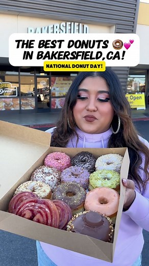 Best Donuts in Bakersfield,CA!🍩💕 @Bakersfield Donut Co. 🍩 📍 3809 Ming Ave Bakersfield, California This mom and Pop shop is Latino owned🇬🇹 And They're gonna show us how to make their specialty bougie donuts from scratch💨👏🏽 The husband is very passionate about the process & has been making donuts for over 12 years✅ From making the dough to rolling it out, then letting it proof, after frying them golden,& finally topping them out with unique & classic flavors.🍩💕 One thing for sure donuts