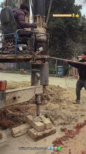 HEAVY DIGGER : Deeply pile foundation digger with rotating excavator