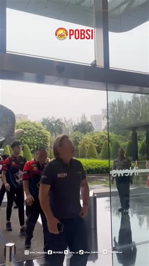 Selamat datang di Indonesia legenda biliar dunia 🇵🇭✨ Efren “Bata” Reyes dan Django Bustamante. Kehadiran mereka menjadi momen spesial dan kebanggaan tersendiri bagi dunia biliar Tanah Air, membawa semangat, inspirasi, serta pengalaman kelas dunia untuk seluruh pecinta dan atlet biliar Indonesia. 🔥🎱 #POBSI #BiliarIndonesia #EfrenBataReyes #DjangoBustamante #AsianPoolChampionship | PB POBSI