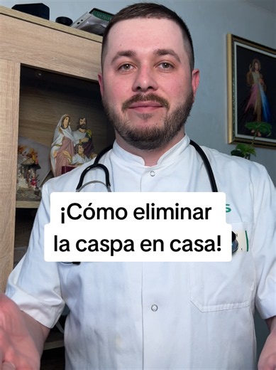 🚨 ¡CASPA, PICAZÓN y ESCAMAS BLANCAS en el cabello? 😳 Tu cuero cabelludo puede estar pidiendo ayuda… ✨ Existe un remedio casero simple que muchas personas usan para calmar la picazón, reducir la descamación y limpiar el cuero cabelludo sin gastar dinero en tratamientos caros. ⚠️ Si no se trata a tiempo, la caspa puede provocar irritación, inflamación e incluso caída del cabello. 💧 Prueba esta rutina natural y mira cómo tu cabello empieza a verse más limpio, fresco y brillante desde los primero