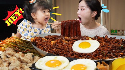 Ssoyoung｜今天和小女儿享用炸酱面和糖醋肉！笑着吃吧💛😄