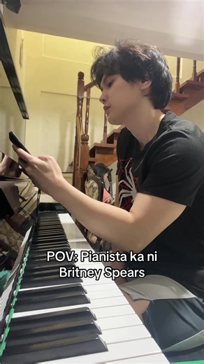 Effortless Piano Performance Inspired by Britney Spears