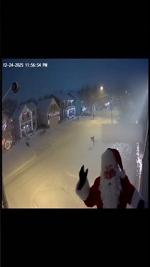 Santa Crashes Into Roof — Caught on Security Camera 🎄😂