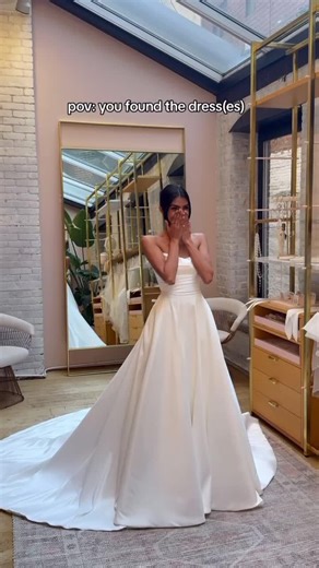 Such a stunning dress! Discover essential tips for a flawless wedding dress fitting! From alterations to styling, ensure your gown fits like a dream. Click to perfect your bridal look: https://weddedwonderland.com/top-7-wedding-dress-fitting-tips-you-need-to-know/ Video @ashnagray | Wedded Wonderland