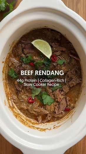 Slow cooker season is back – and this Beef Rendang might be our favourite way to kick it off. 44g of protein per bowl, 10 minutes to prep, and slow-simmered in delicious, collagen-rich bone broth. Comment RENDANG and we’ll send you the recipe! 🥥 | Freja Foods