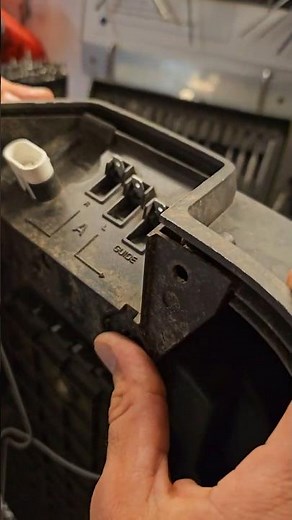 Husqvarna Automower 105 Ladestation Anschluss defekt Anschlussklemme Anschlusselement erneuert