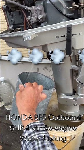 Honda BF5A 5HP 4-stroke Outboard engine idling for salt water flushing