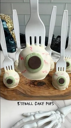 Eyeball Cake Pops Recipe | Gluten-free Halloween Dessert #halloweentreats #spookytreats #desserts