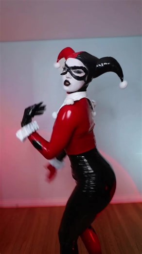 I will always be an awkward dancer lolll #harleyquinn #dc #marvel #cosplay