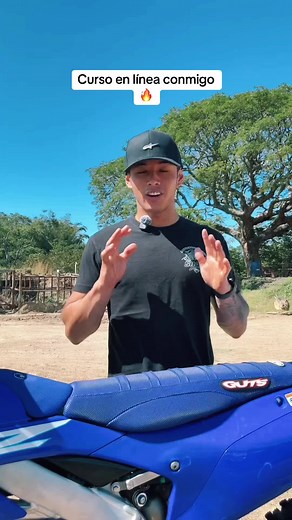 ¡La espera terminó! 🏍️✨ Mi escuela de motocross The Shark School ahora es virtual 🌍. Aprende conmigo desde cualquier lugar con videos cortos y concisos que cubren desde lo básico hasta técnicas avanzadas que me hicieron 3 veces campeón MX1 🏆. Todo esta dividido en 5 fases: Iniciando en el motocross Nivel Principiante, Intermedio, Avanzado, Aacondicionamento físico y nutrición 💪. 🎁 ¡Pre-ordena con 20% de descuento antes del 1 de enero y paga solo $40! 🔥 El curso se lanza el 1ro de enero 202