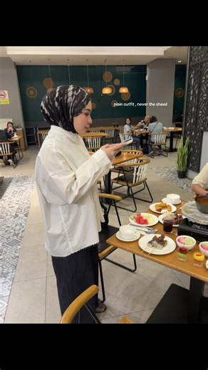 Stylish Printed Shawl Tutorial for Every Occasion