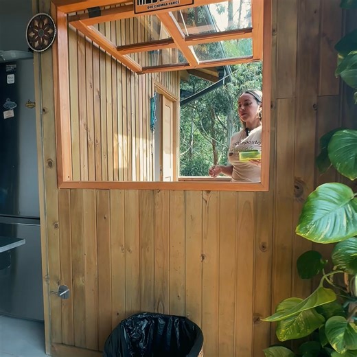 Si te estás sintiendo mal por la cantidad de residuos orgánicos que llevas a la basura 😖llegó el momento de compostar ♻️ Composta tus residuos orgánicos de forma fácil, práctica y rápida con nuestras composteras giratorias que generan mayor eficiencia al proceso🌱 ¡En el video tres razones para elegir una de nuestras composteras giratorias para tu hogar y empresa!💚💚 Escríbenos ahora y descubre cómo con nuestras composteras giratorias puedes transformar tu relación con los residuos que generas