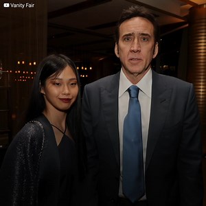 沒有人希望這位男演員再結婚了，特別是在他第四次只持續了4天的婚姻之後。然而爭議不會因此而開始。 除了這是位離好萊塢很遠的女性之外，她跟Cage之間的年齡差也被大家所詬病，他們相差31歲。然而，儘管遭受了許多偏見，這對情侶還是說了"我願意"，並在拉斯維加斯舉行了秘密婚禮。 | 名人偶像