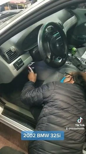 2002 BMW 325i EWS3 key program. www.samlocksmiths.com