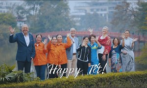 Ambassadors pay tribute to Vietnamese street workers ahead of Tet - VnExpress International