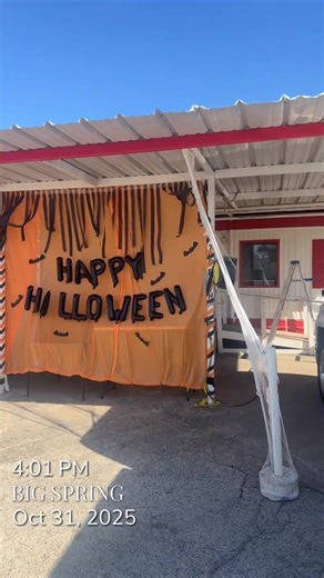 Make sure y’all bring the kids for hot dogs candy drink at the PIT STOP 💯 Thomas Ray Silva | Rigo Moran