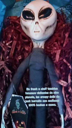 Visita extraterrestre en Frank n Stuff: Muñecas únicas