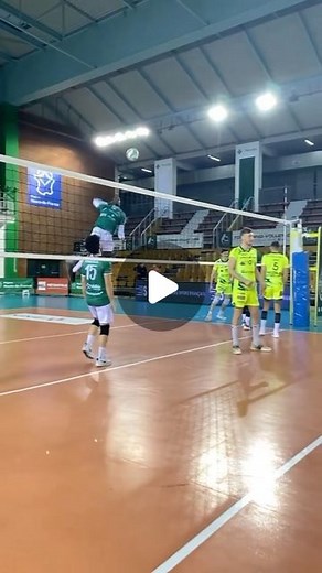 the_volleyball_community | Back row attack😍🏐❤️ . Follow @the_volleyball_community when you love playing volleyball and one join the community❤️🏐❤️🏐 . Credits @tlmvolley | Instagram