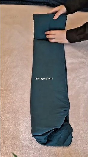 How to fold a fitted sheet easily #folding #tipsntricks #homeorganization #fittedsheet