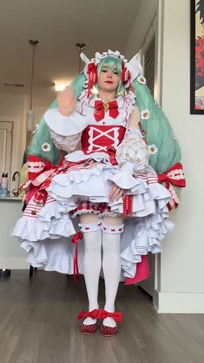 Sarah Spaceman Cosplay on Instagram: "Just posted the video on Miku’s wig on YouTube! the footage goes all the way back to august, it’s been a long road to get this wig done, and I hope you’ll go check out the full video bc so much went wrong with this wig and I really want y’all to see the whole story, there’s a link in my bio as always, and my channel name is just Sarah Spaceman #mikuhatsune #mikuxstrawberry #15thanniversarymiku #mikucosplay #vocaloid #vocaloidcosplay #holidaymatsuri #miku #ha