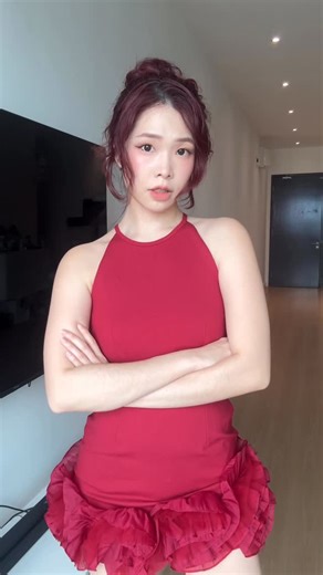 Kaka 卡卡 on Instagram: "新年随便变装出门，吓吓亲戚🫣 新年洗去旧疲惫， 把祝福与清新留在身上 ✨ Lifebuoy，陪你安心迎接每一个团圆时刻。 #LifebuoyMalaysia #blessingbathfreshstart #CNY2026 @lifebuoymalaysia @guardianmy"