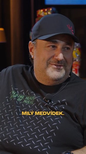 KOŤÁK | LIVE & CAST on Instagram: "Politický glossátor @petrosmichopulos z @kecy_a_politika 🤯💼 Mrkni na nový díl KOŤÁK LIVE už teď na YouTube! 💛 Zjistíš jestli je Miloš Zeman robot 🤖, proč je Petros hardcore fanoušek @alenaschillerova a proč je klíčová pro jeho byznys 🏆 … a mnoho dalšího! #kotaklive #kotak #talkshow #budbozi #petrosmichopulos #politika #kecyapolitika"